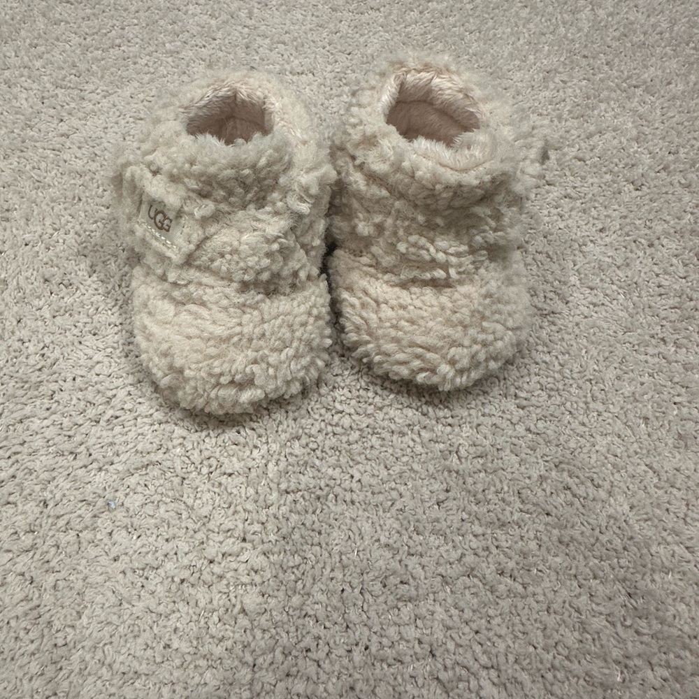 UGG Cream Slippers Cozy Sherpa Lining
